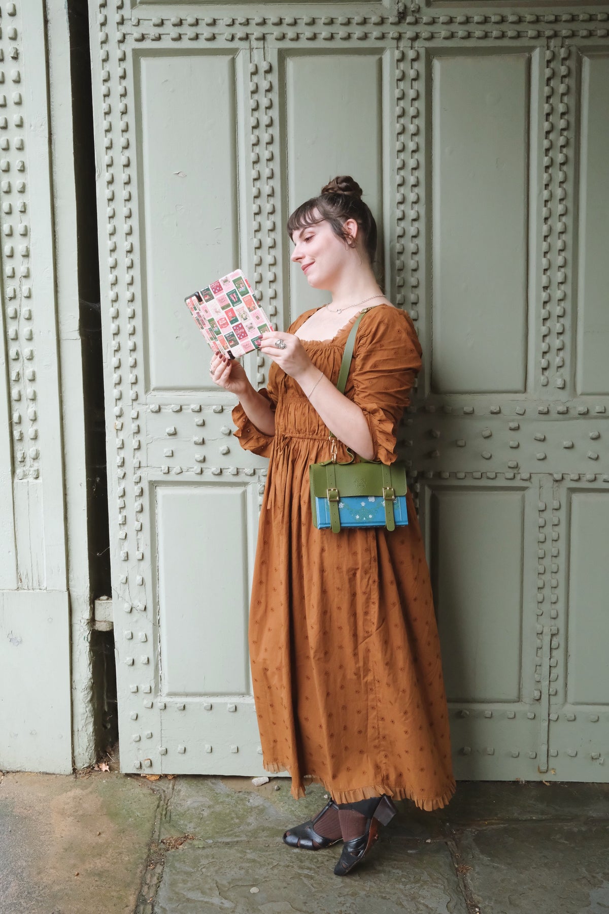 The Siren & Swan Book Satchel - Olive Green