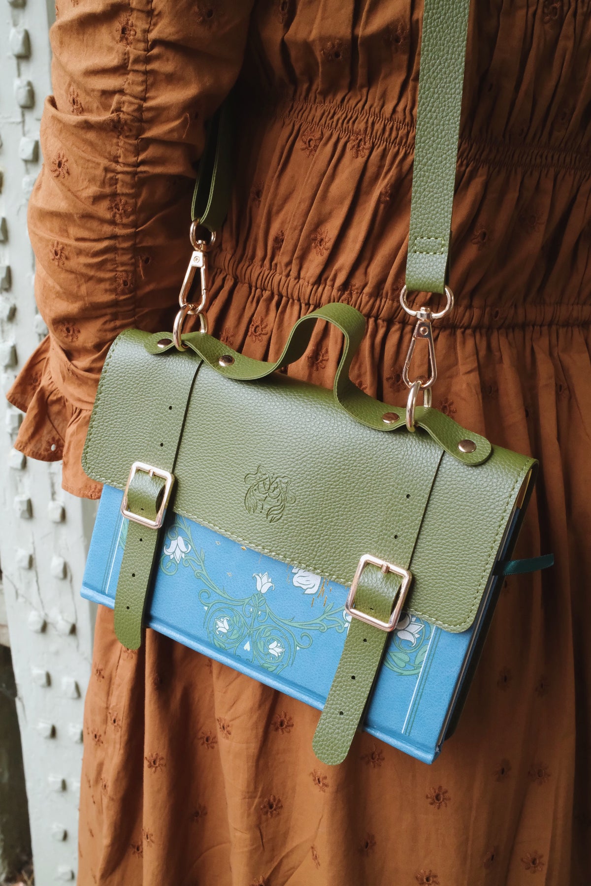 The Siren & Swan Book Satchel - Olive Green
