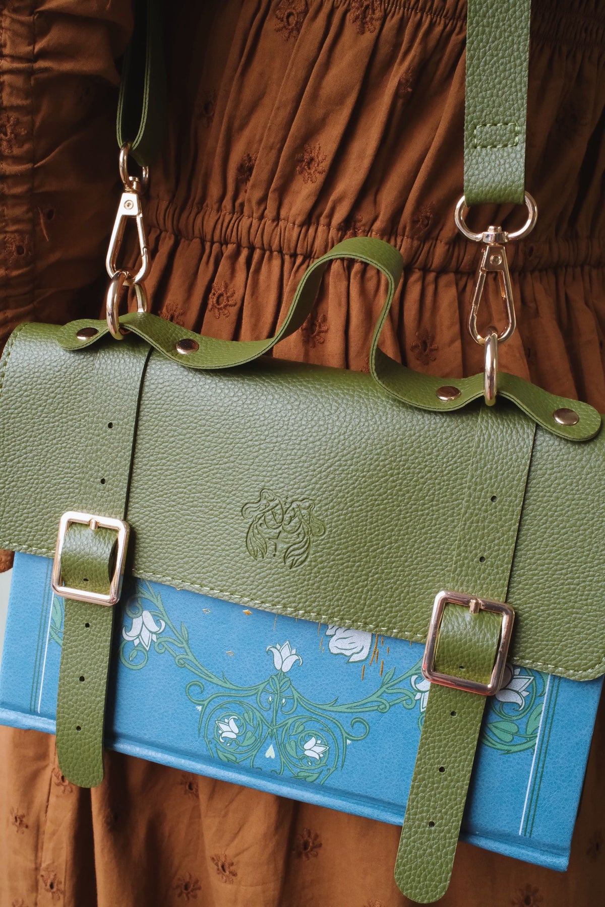 The Siren & Swan Book Satchel - Olive Green