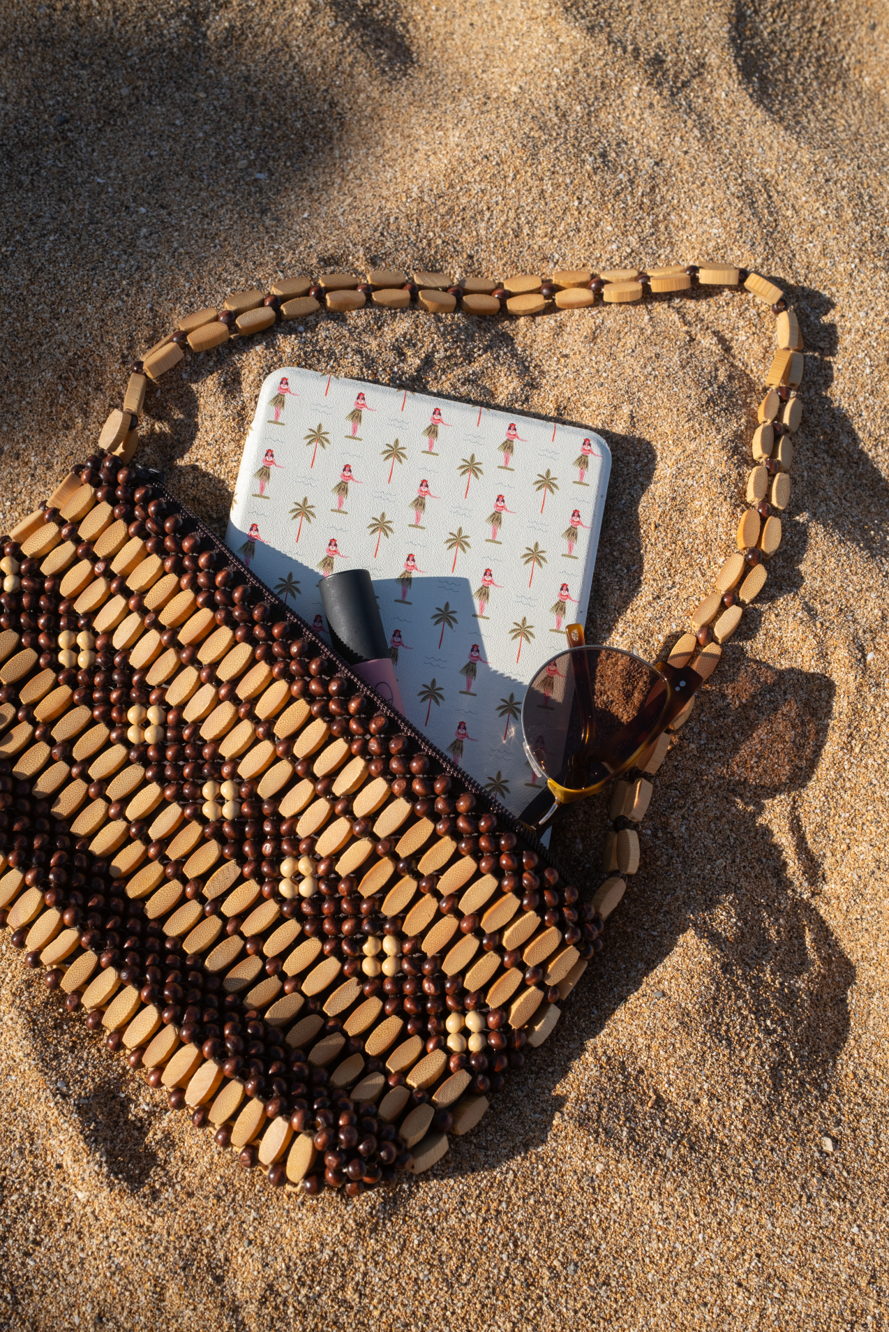 Hula & Hardcovers Kindle Case