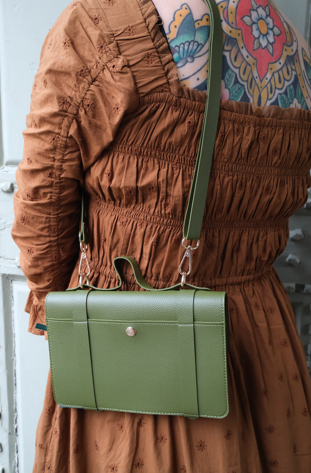 The Siren & Swan Book Satchel - Olive Green